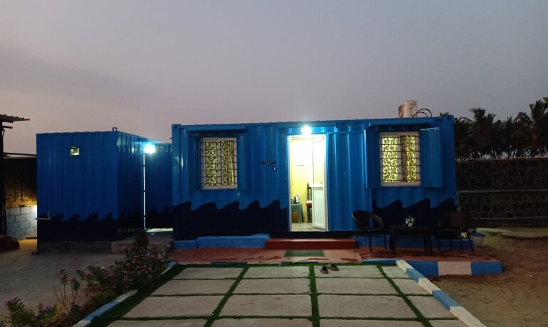 Container Suite (Triple Beds)