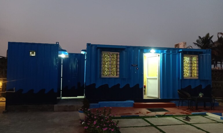Container Suite (Triple Beds)