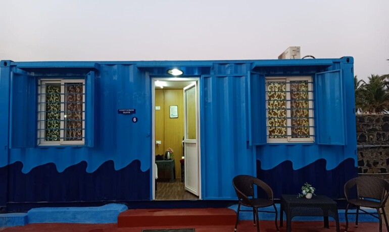 Container Suite (Triple Beds)