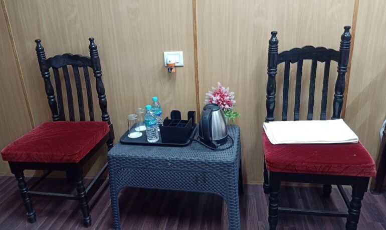 Container Suite (Triple Beds)