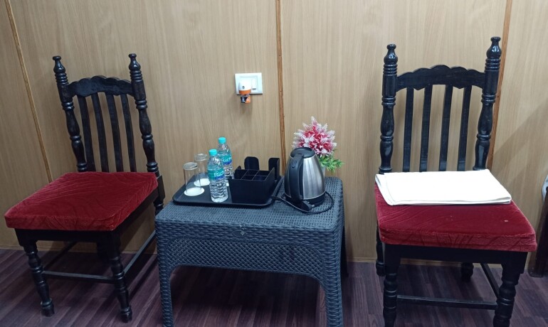 Container Suite (Triple Beds)